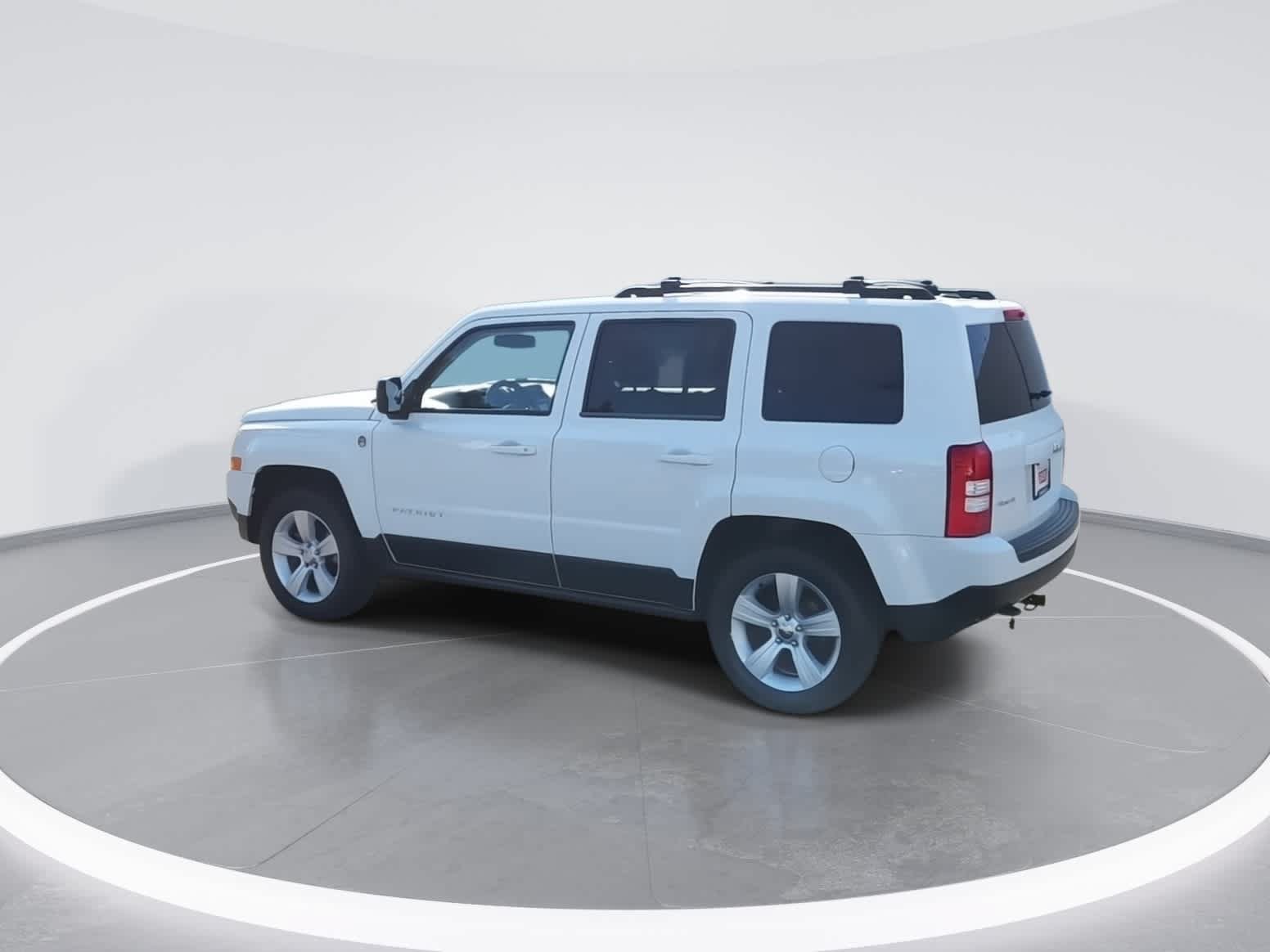 Used 2014 Jeep Patriot Latitude AWD/4WD image 6