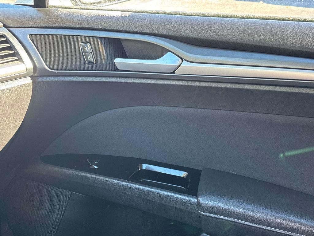 Used 2014 Ford Fusion SE image 26