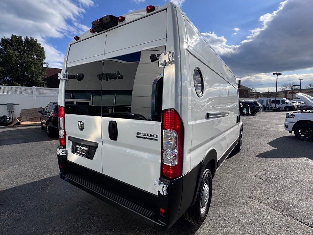 Used 2025 RAM ProMaster 2500 w/ Convenience Group FWD image 8