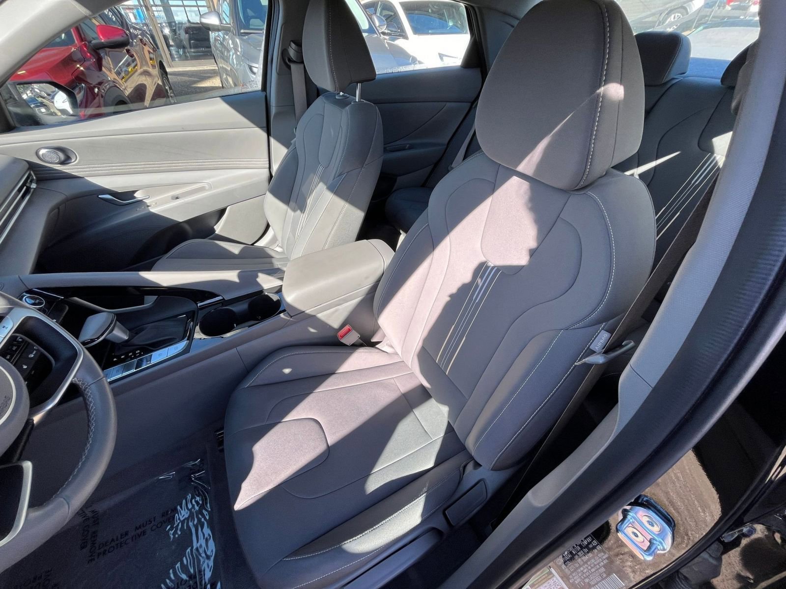 Used 2025 Hyundai Elantra SEL FWD image 39