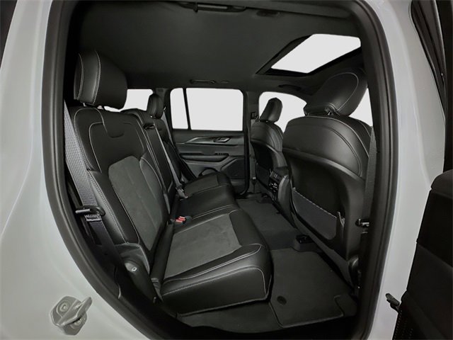 New 2025 Jeep Grand Cherokee Altitude image 31