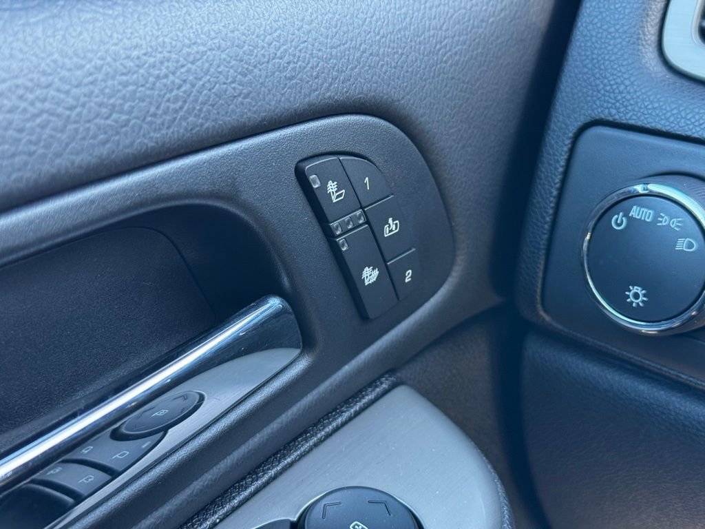 Used 2012 Chevrolet Avalanche LT image 29