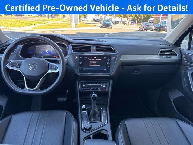 Certified 2023 Volkswagen Tiguan SE w/ Panoramic Sunroof Package AWD/4WD image 4