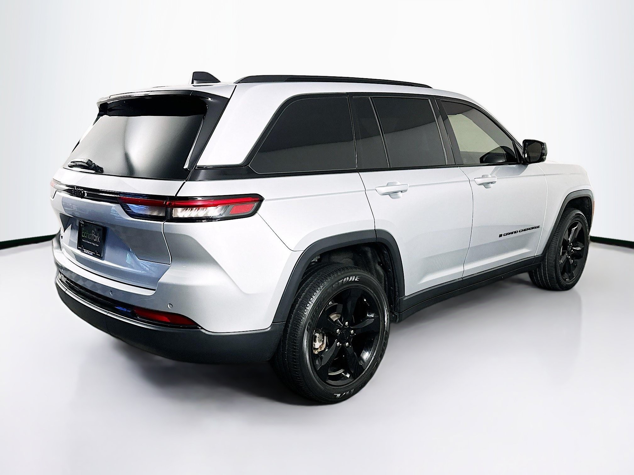 Used 2023 Jeep Grand Cherokee Altitude AWD/4WD image 9