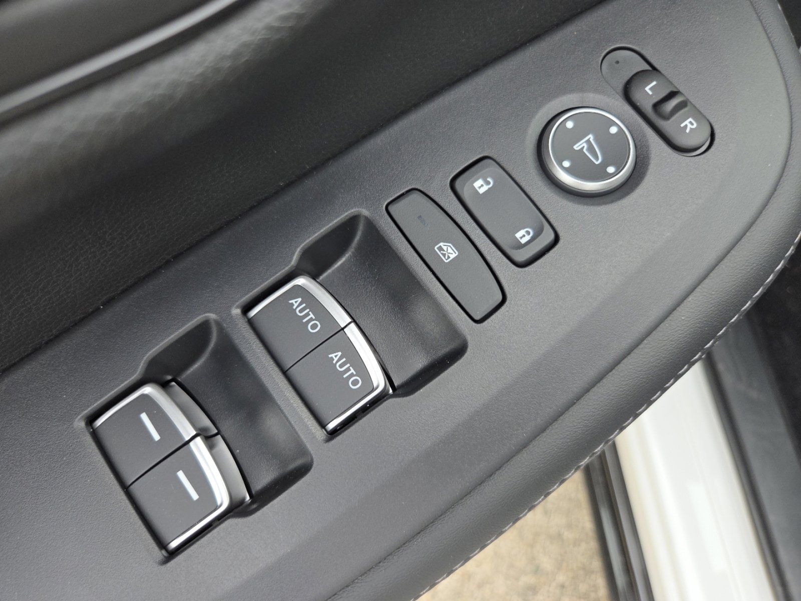 New 2026 Honda HR-V EX-L image 27