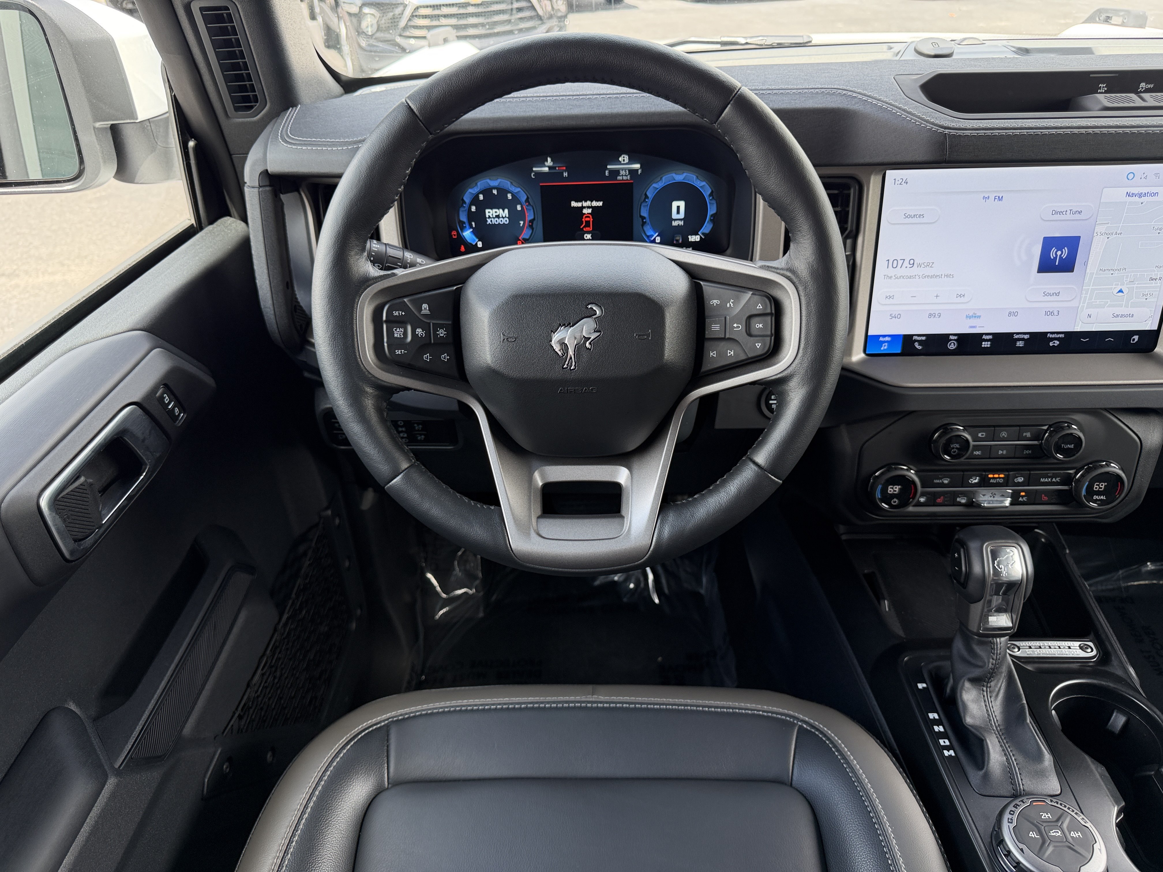 Used 2025 Ford Bronco Outer Banks AWD/4WD image 14