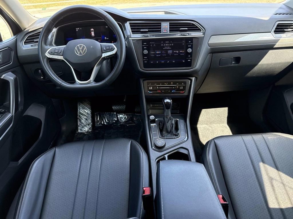 Used 2022 Volkswagen Tiguan SE AWD/4WD image 9