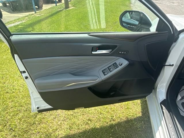 Used 2019 Toyota Avalon Limited FWD image 9