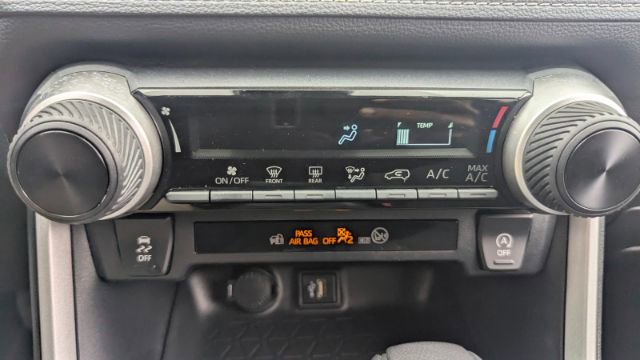 Used 2024 Toyota RAV4 LE image 33