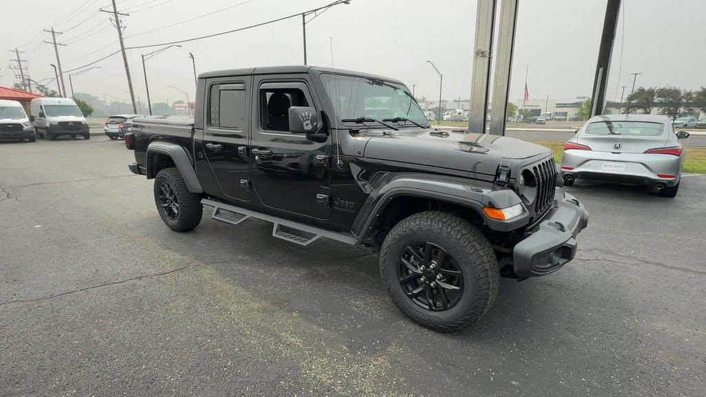 Used 2022 Jeep Gladiator Sport AWD/4WD image 2