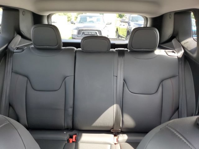Used 2023 Jeep Renegade Trailhawk w/ Trailhawk Elite Group AWD/4WD image 13