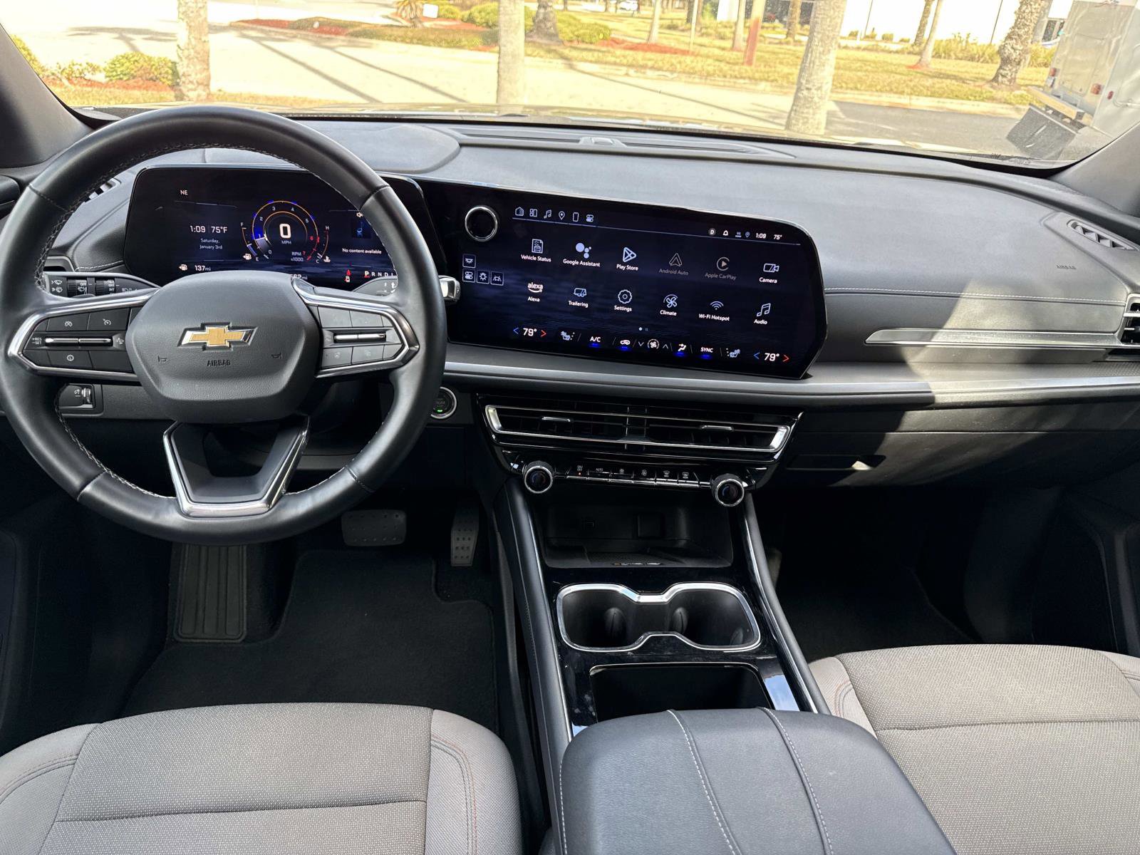 Used 2025 Chevrolet Traverse LT image 18
