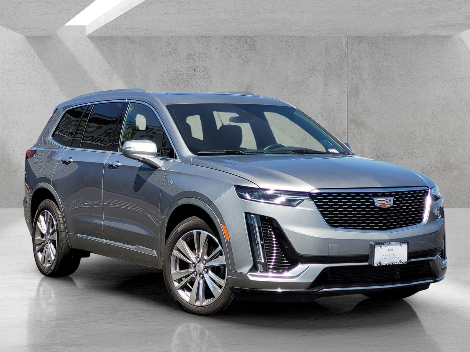 Used 2025 Cadillac XT6 Premium Luxury AWD/4WD image 1