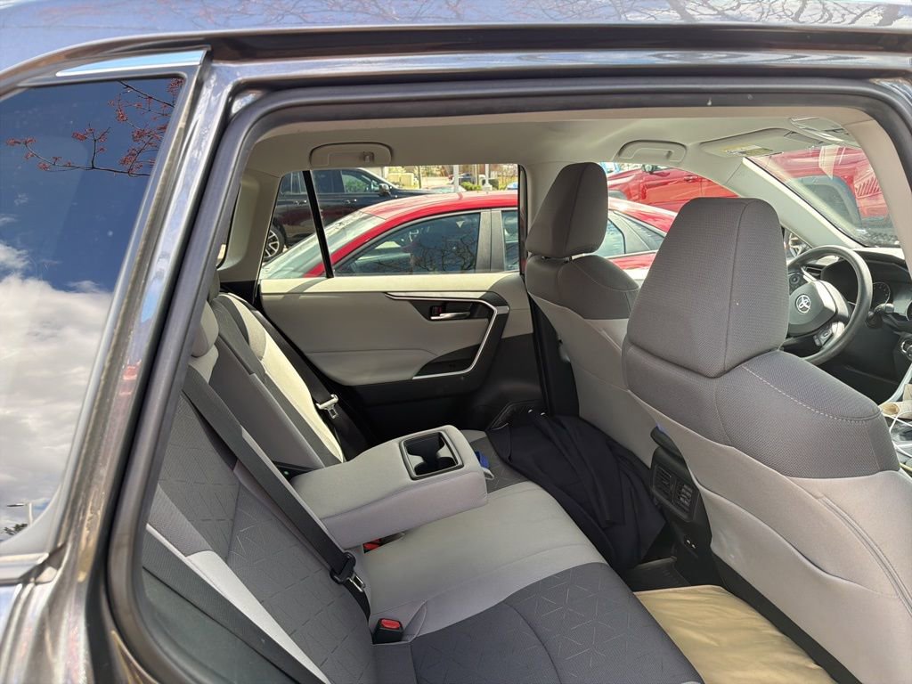 Used 2021 Toyota RAV4 XLE image 33