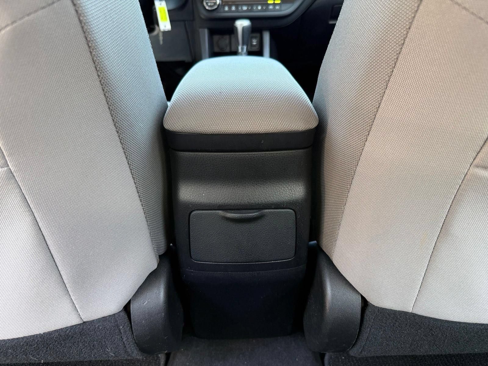 Used 2014 Toyota Corolla LE FWD image 21