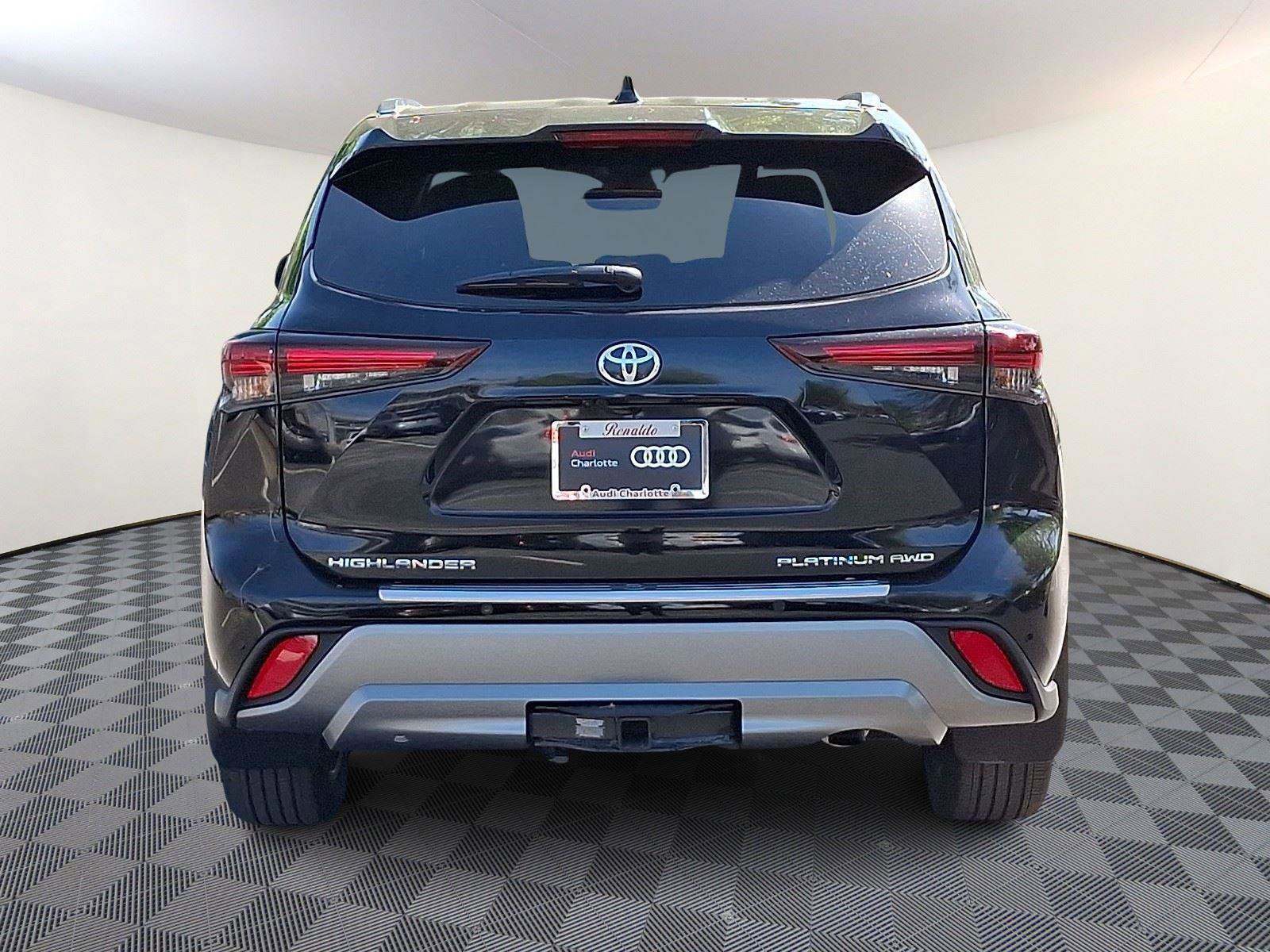 Used 2025 Toyota Highlander Platinum image 5