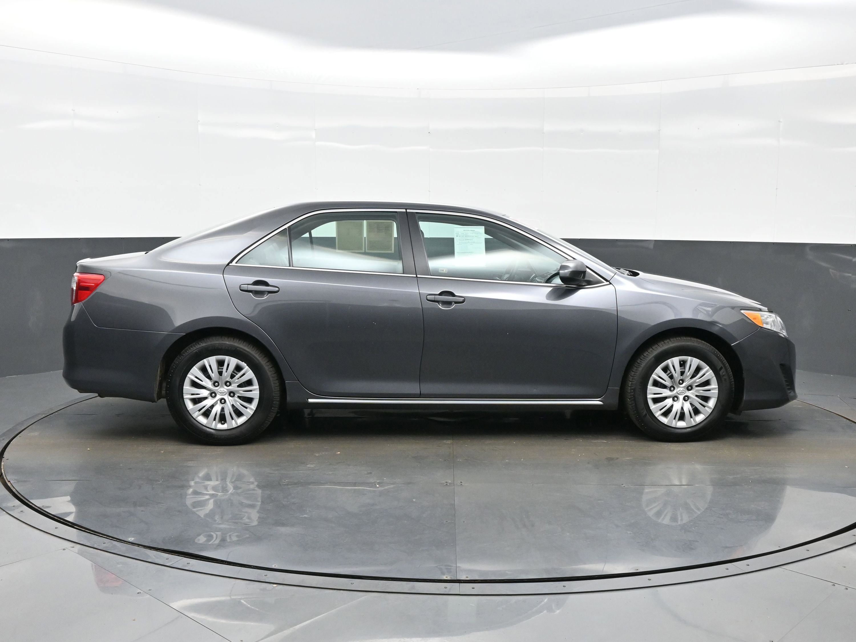 Used 2013 Toyota Camry LE image 7