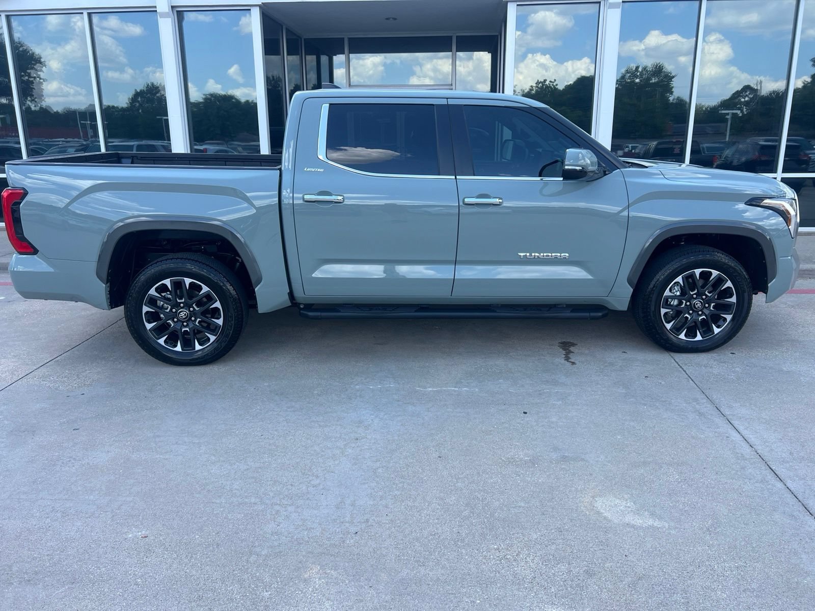 Used 2026 Toyota Tundra Limited AWD/4WD image 14
