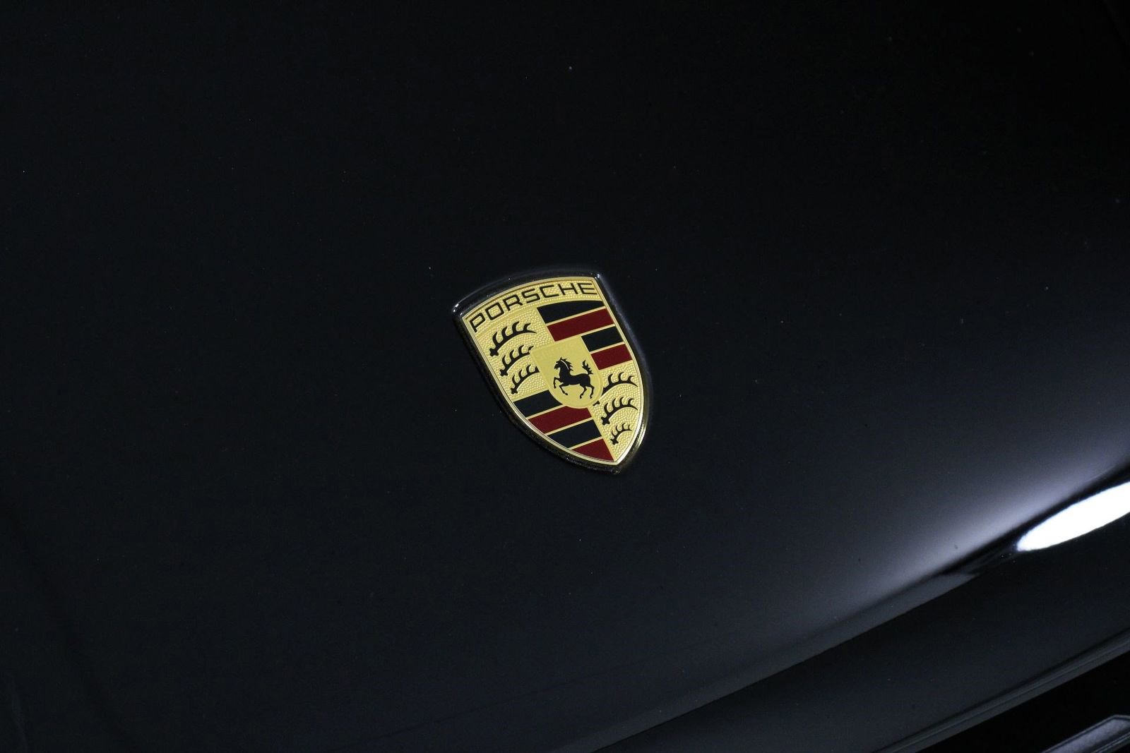 Certified 2025 Porsche Macan Turbo image 29