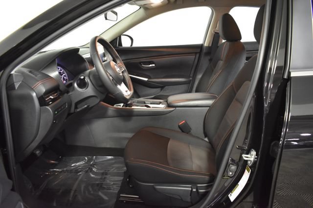 Certified 2025 Nissan Sentra SR w/ Midnight Edition FWD image 11