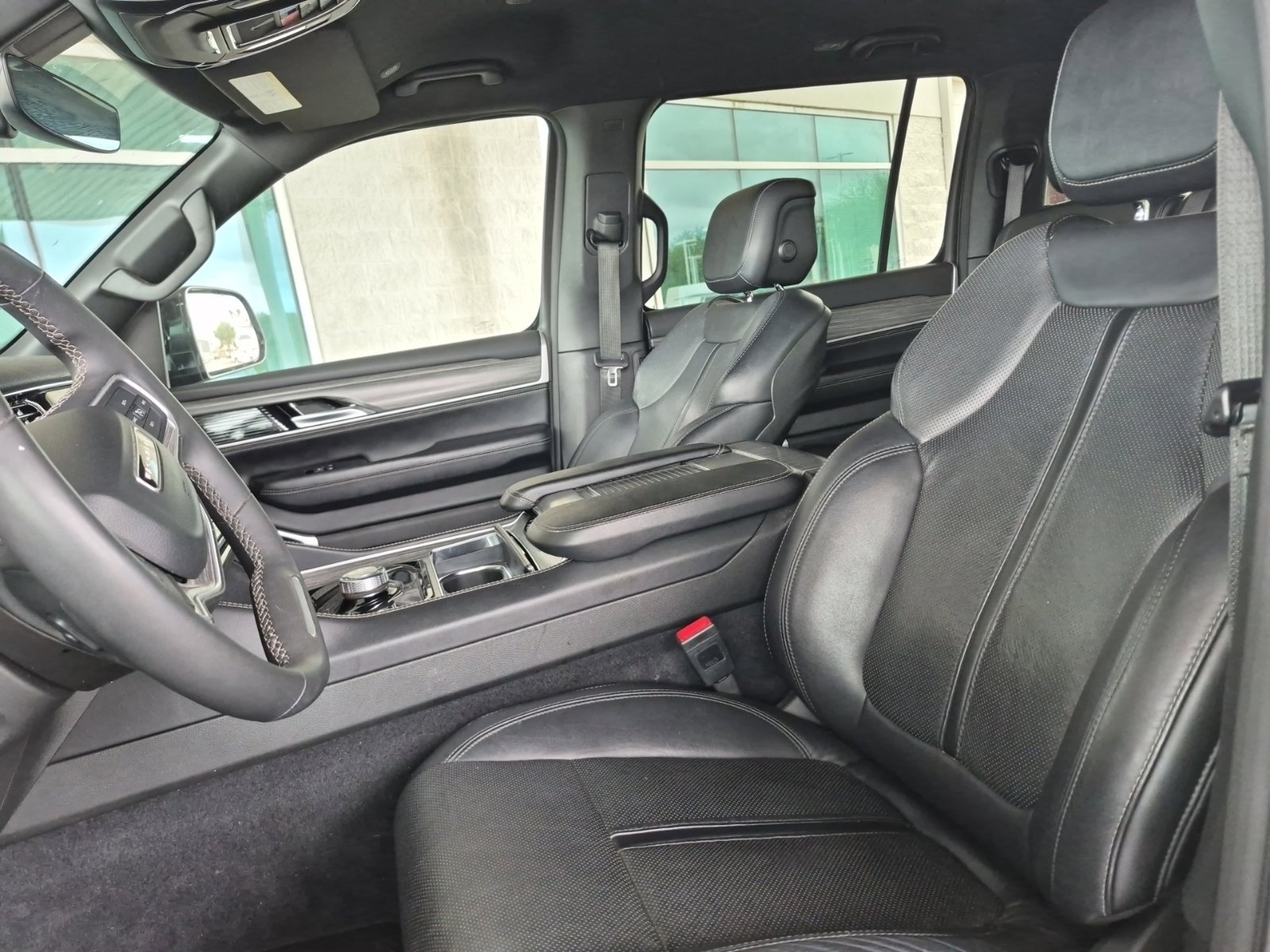 Used 2024 Jeep Wagoneer L Series II w/ Flexible Seating Group RWD image 14