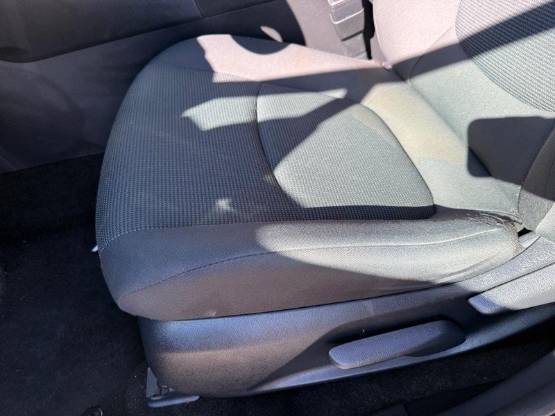 Used 2021 Toyota RAV4 LE AWD/4WD image 17