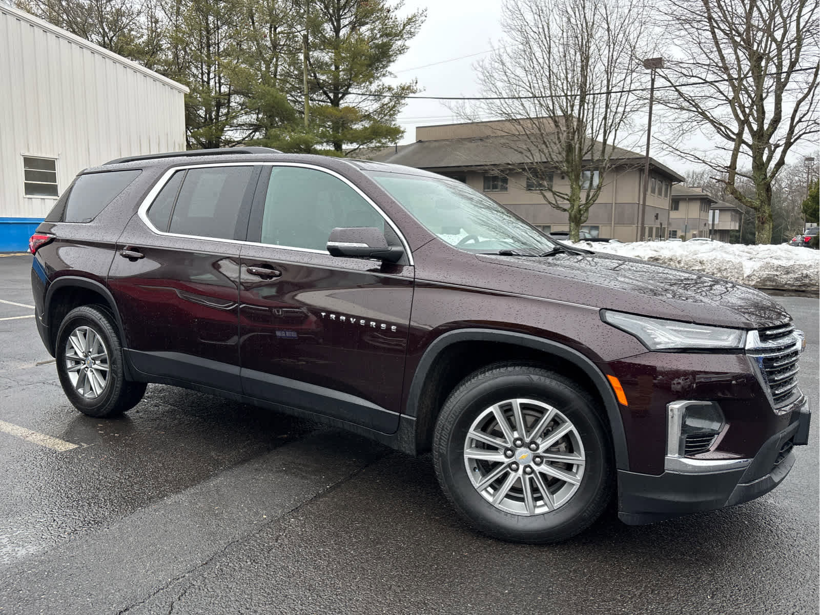 Used 2023 Chevrolet Traverse LT image 3