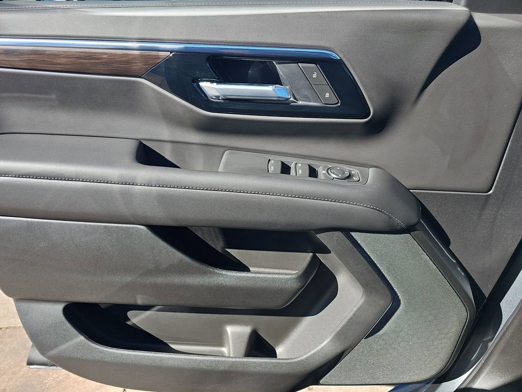 New 2026 Chevrolet Suburban LS image 28