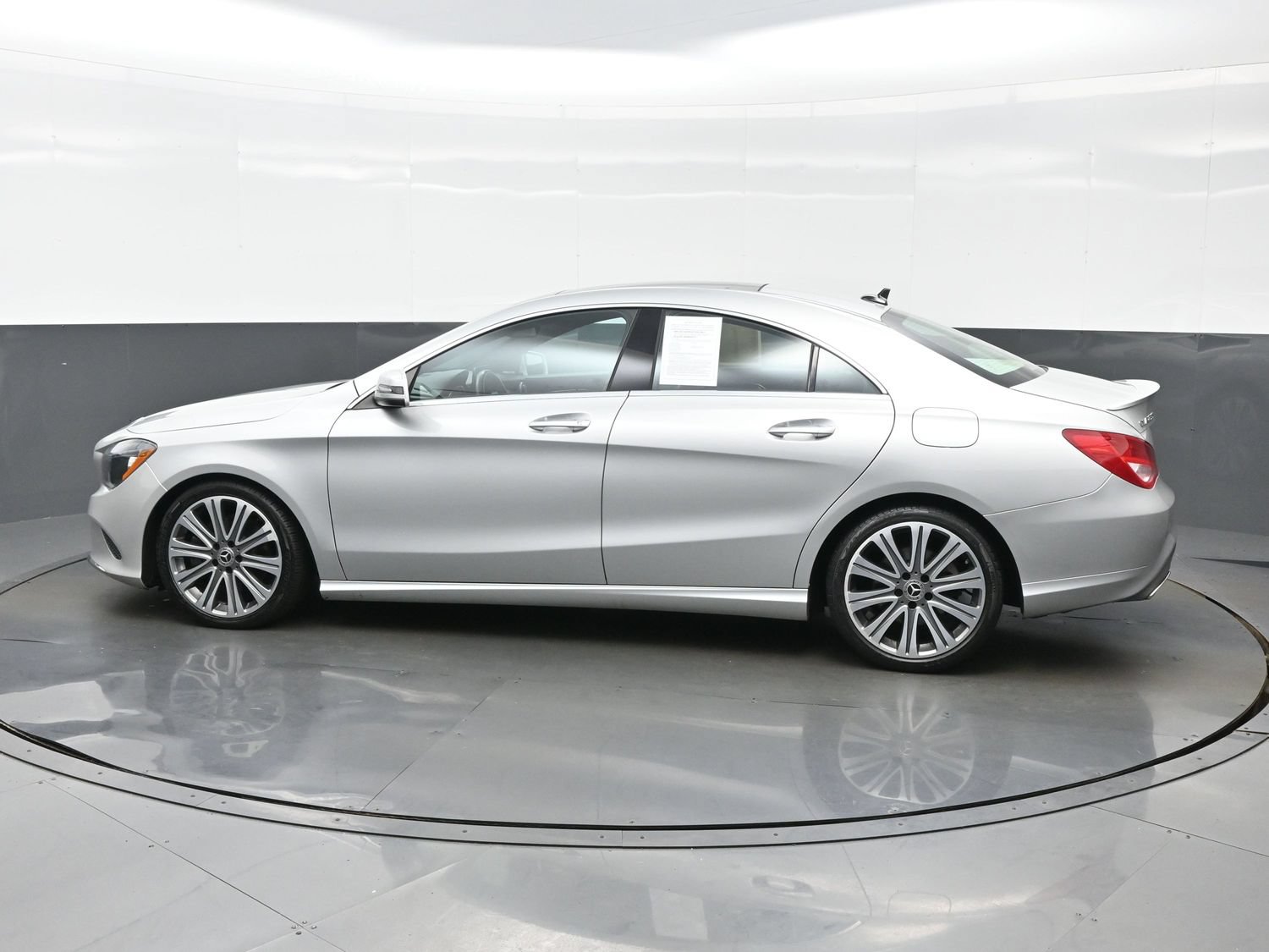 Used 2018 Mercedes-Benz CLA 250 image 4