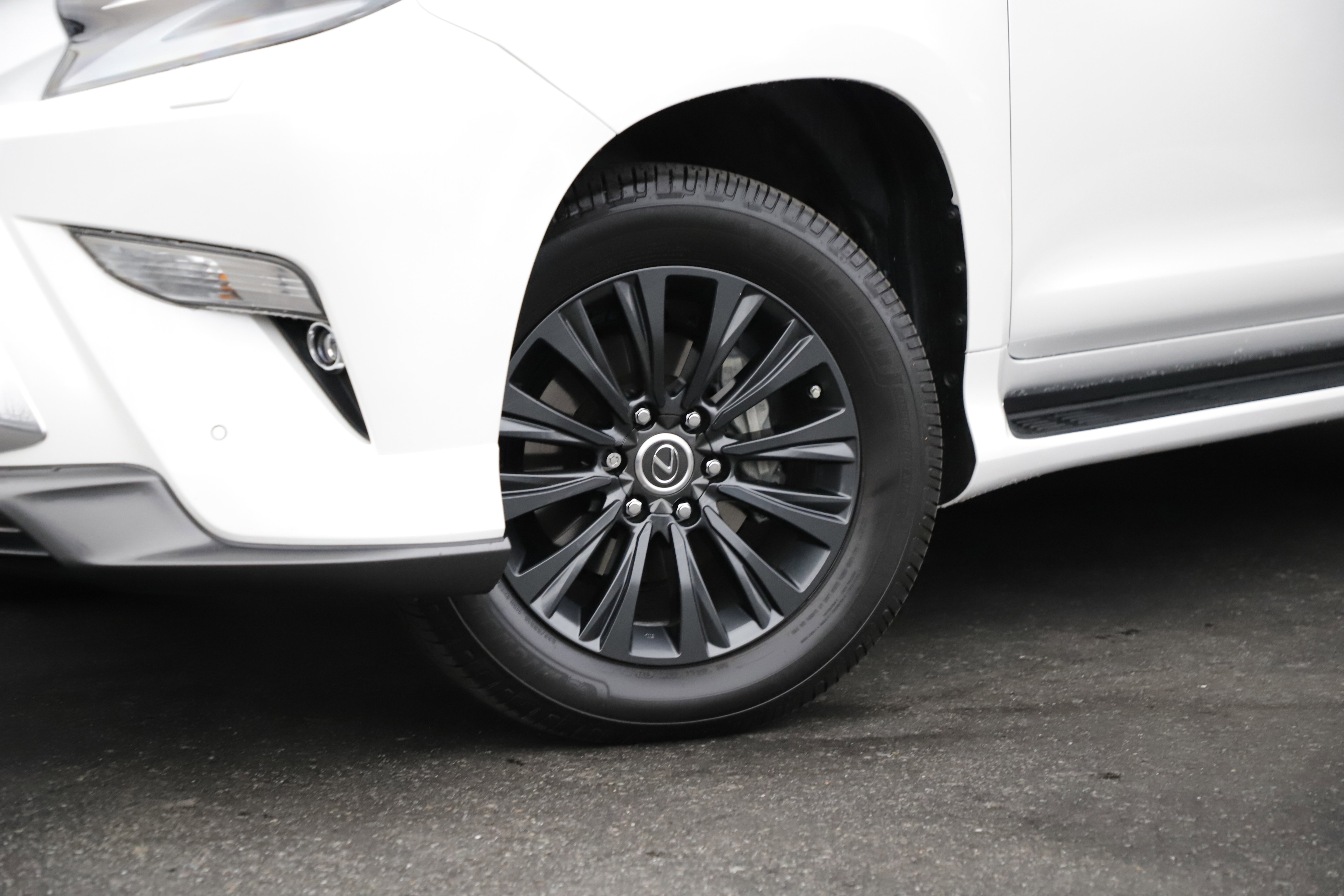 Used 2022 Lexus GX 460 Luxury w/ Sport Design Package image 2