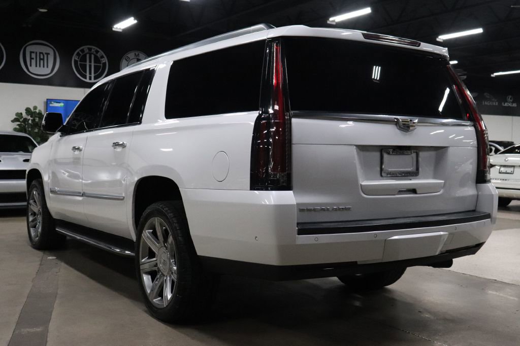 Used 2020 Cadillac Escalade ESV Premium Luxury image 3