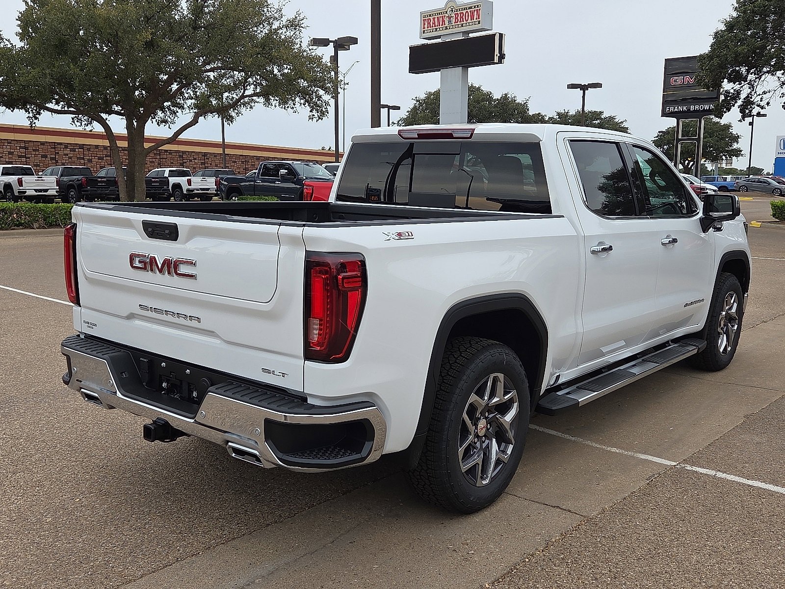 New 2026 GMC Sierra 1500 SLT image 4