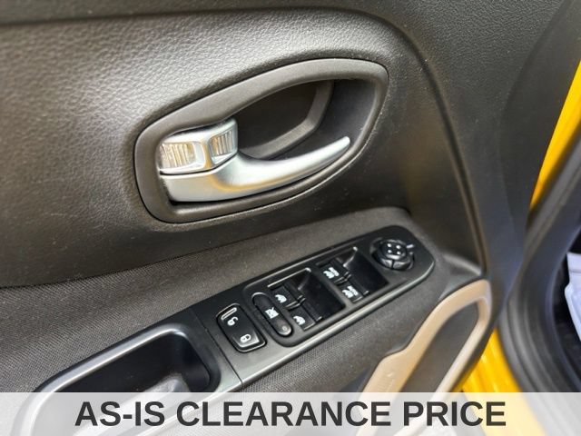 Used 2016 Jeep Renegade Latitude w/ Cold Weather Group FWD image 24