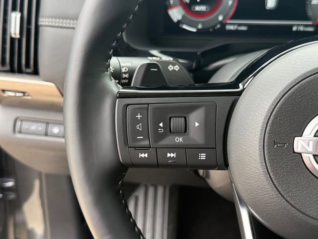 Used 2025 Nissan Pathfinder Platinum w/ Cargo Package AWD/4WD image 16