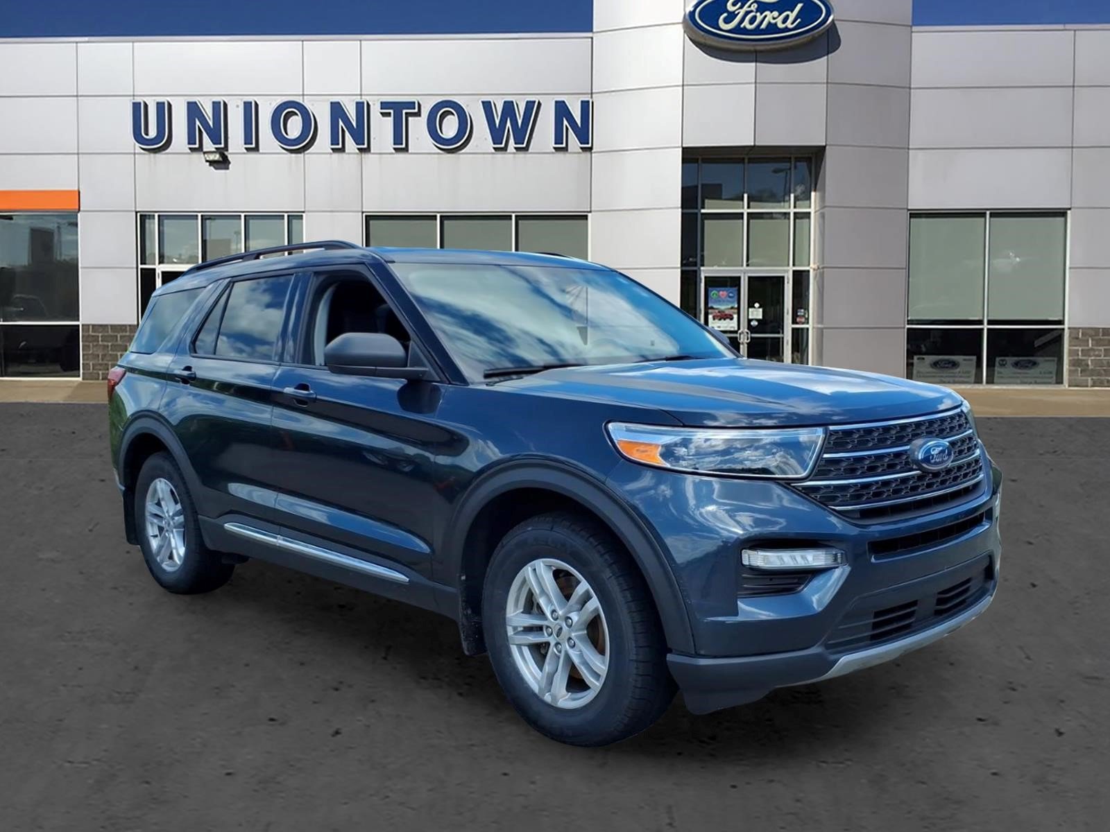 Certified 2022 Ford Explorer XLT w/ Equipment Group 202A AWD/4WD image 1