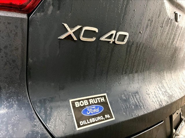 Used 2022 Volvo XC40 T5 R-Design w/ Advanced Package AWD/4WD image 14