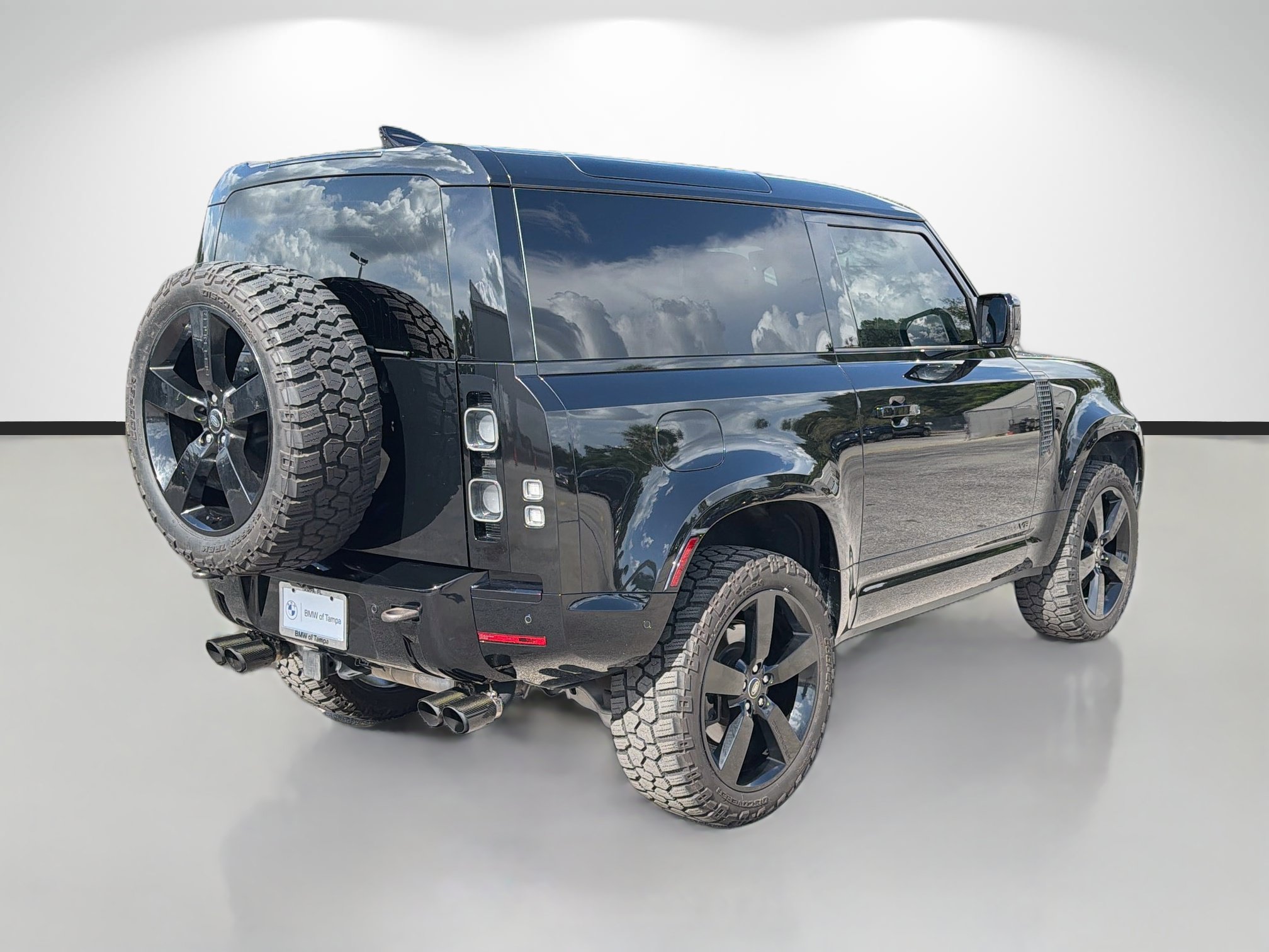 Used 2024 Land Rover Defender 90 V8 AWD/4WD image 3