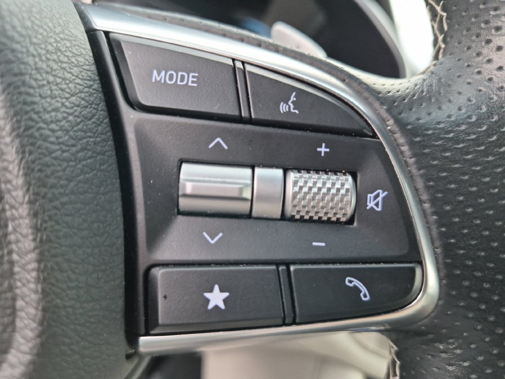 Used 2025 Genesis G70 2.5T RWD image 19