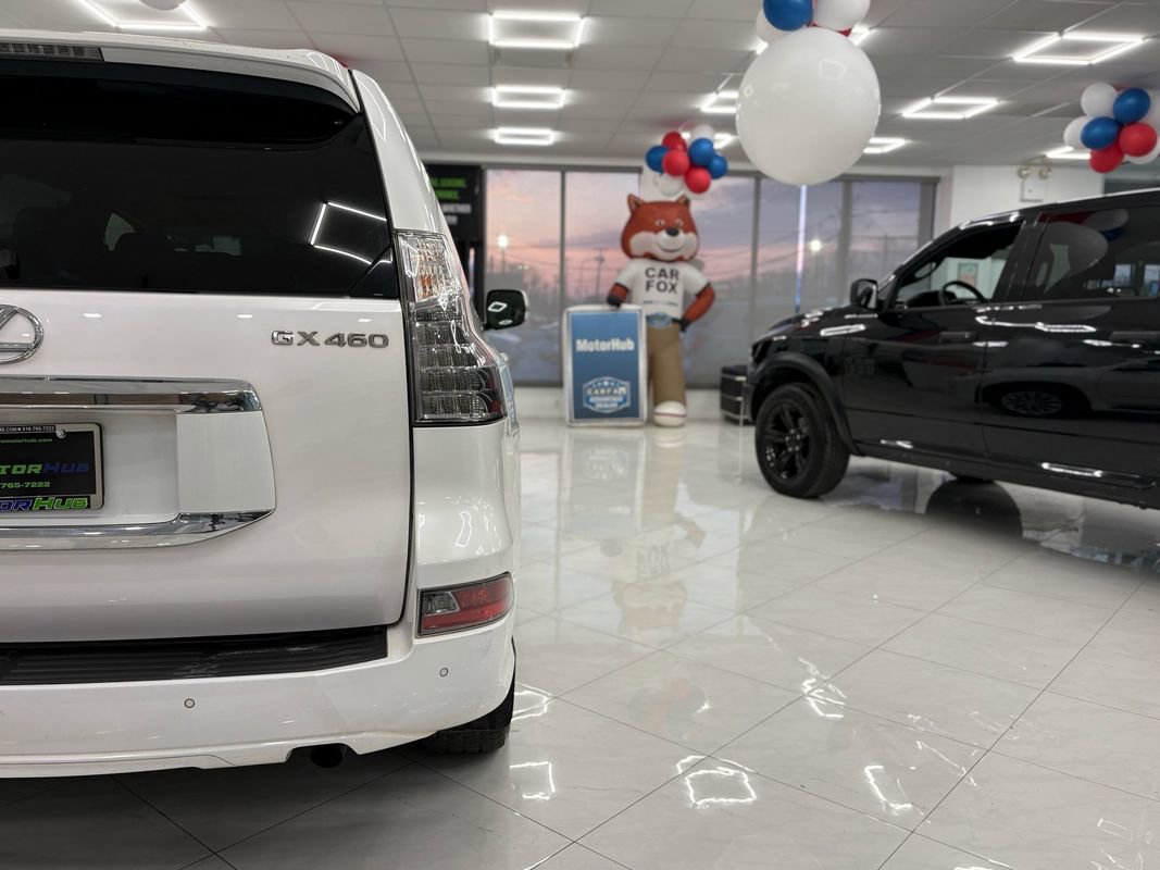 Used 2018 Lexus GX 460 Premium w/ Premium Package image 14