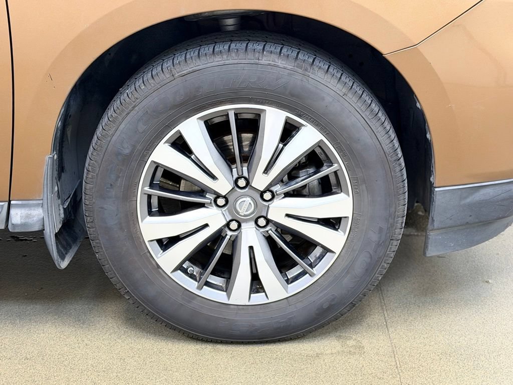 Used 2017 Nissan Pathfinder SV w/ Cargo Package FWD image 4