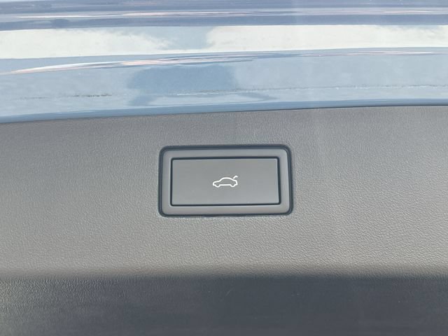 Used 2025 Volkswagen Tiguan SE R-Line AWD/4WD image 39