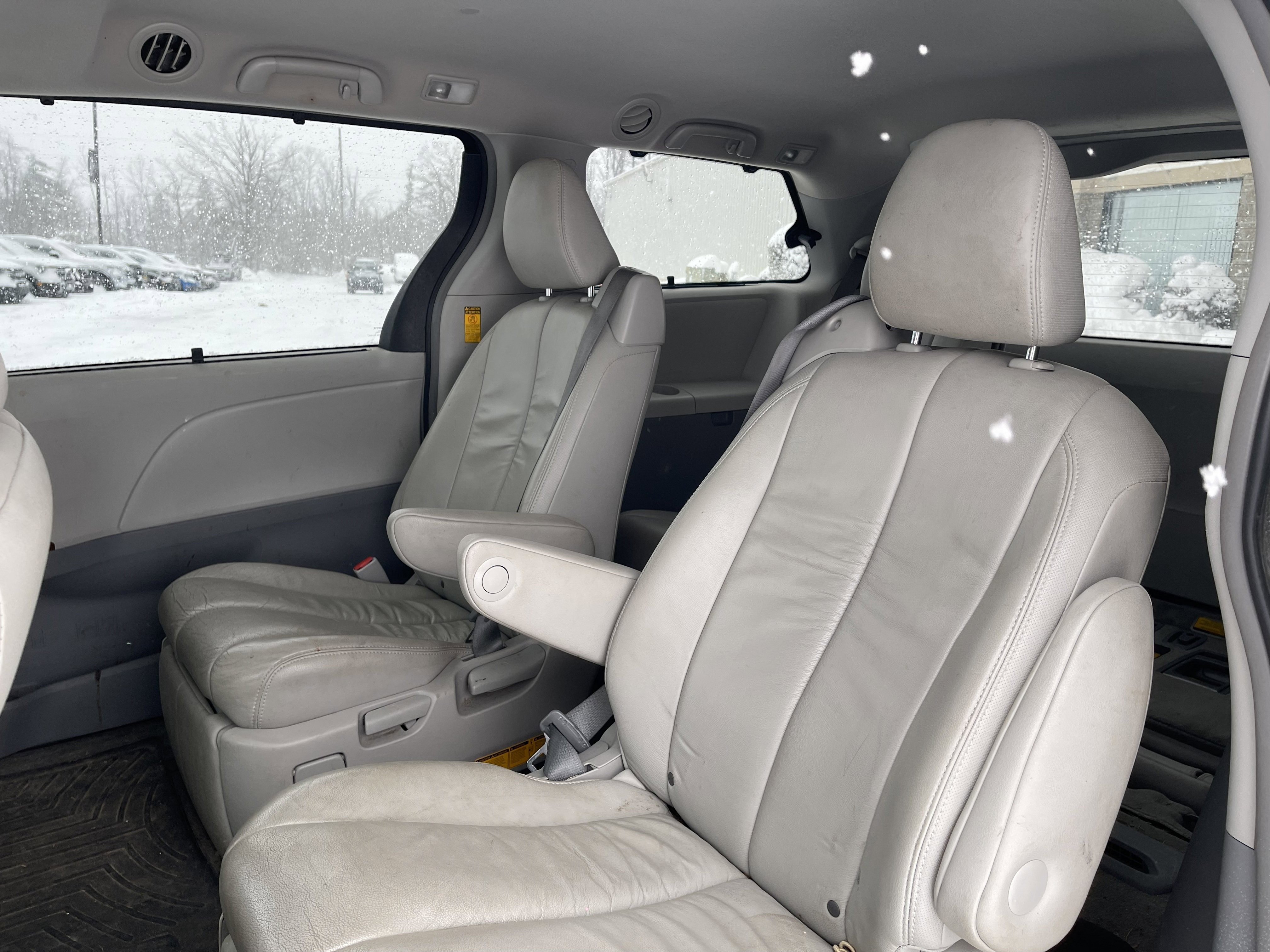 Used 2014 Toyota Sienna XLE image 11