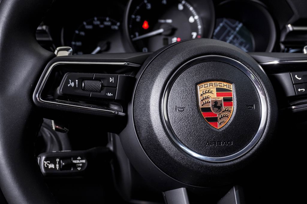 Certified 2025 Porsche Macan image 20