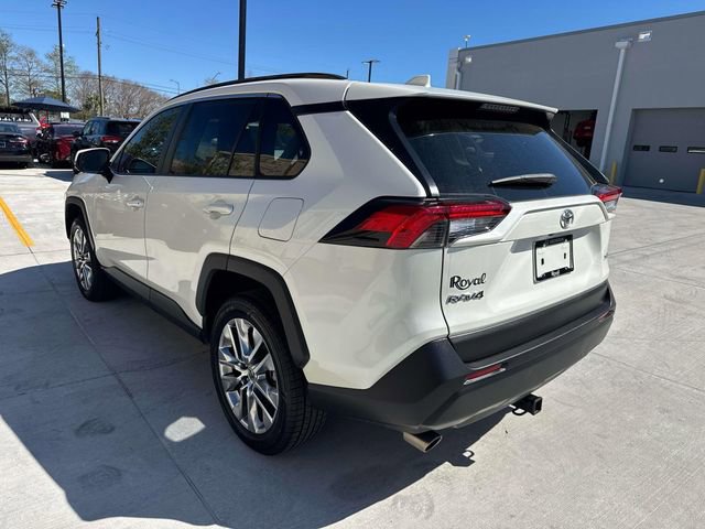 Used 2021 Toyota RAV4 XLE Premium image 5