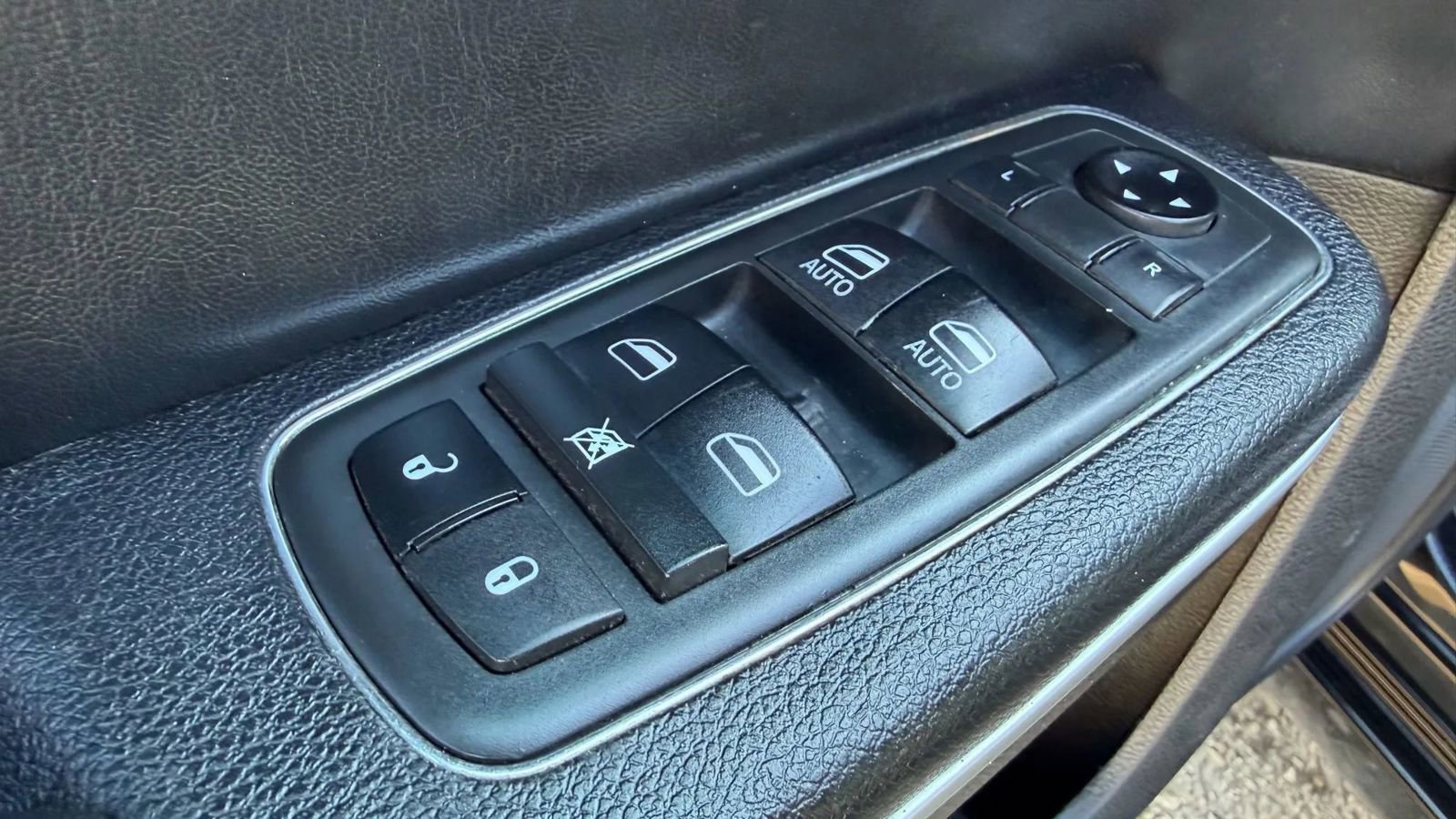 Used 2021 Chrysler 300 S image 23