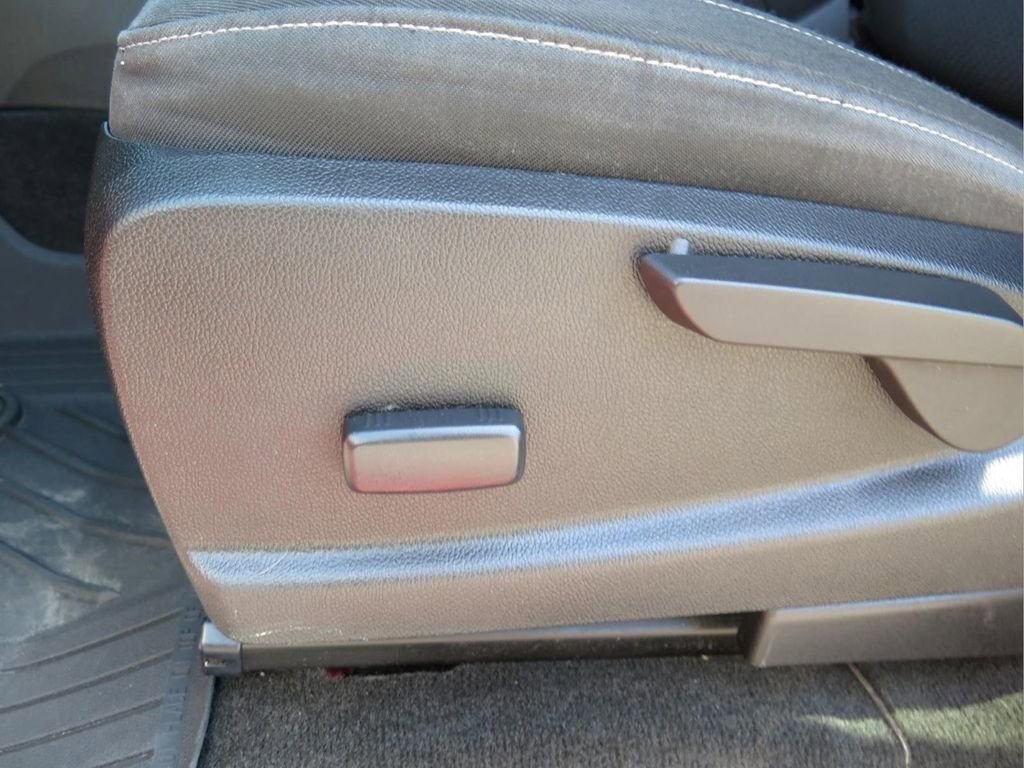 Used 2016 Chevrolet Colorado LT w/ LT Convenience Package image 11