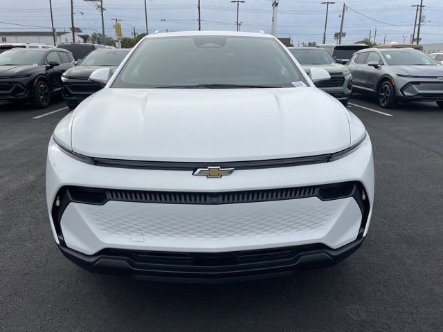 New 2026 Chevrolet Equinox EV LT image 2