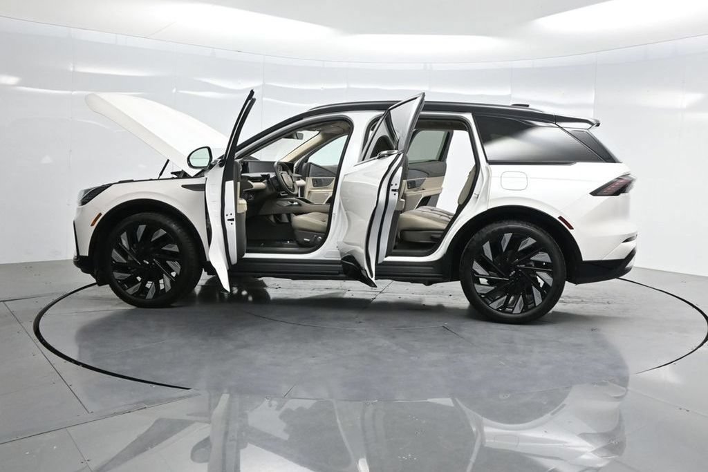 Used 2025 Lincoln Nautilus Reserve w/ Jet Appearance Package AWD/4WD image 47