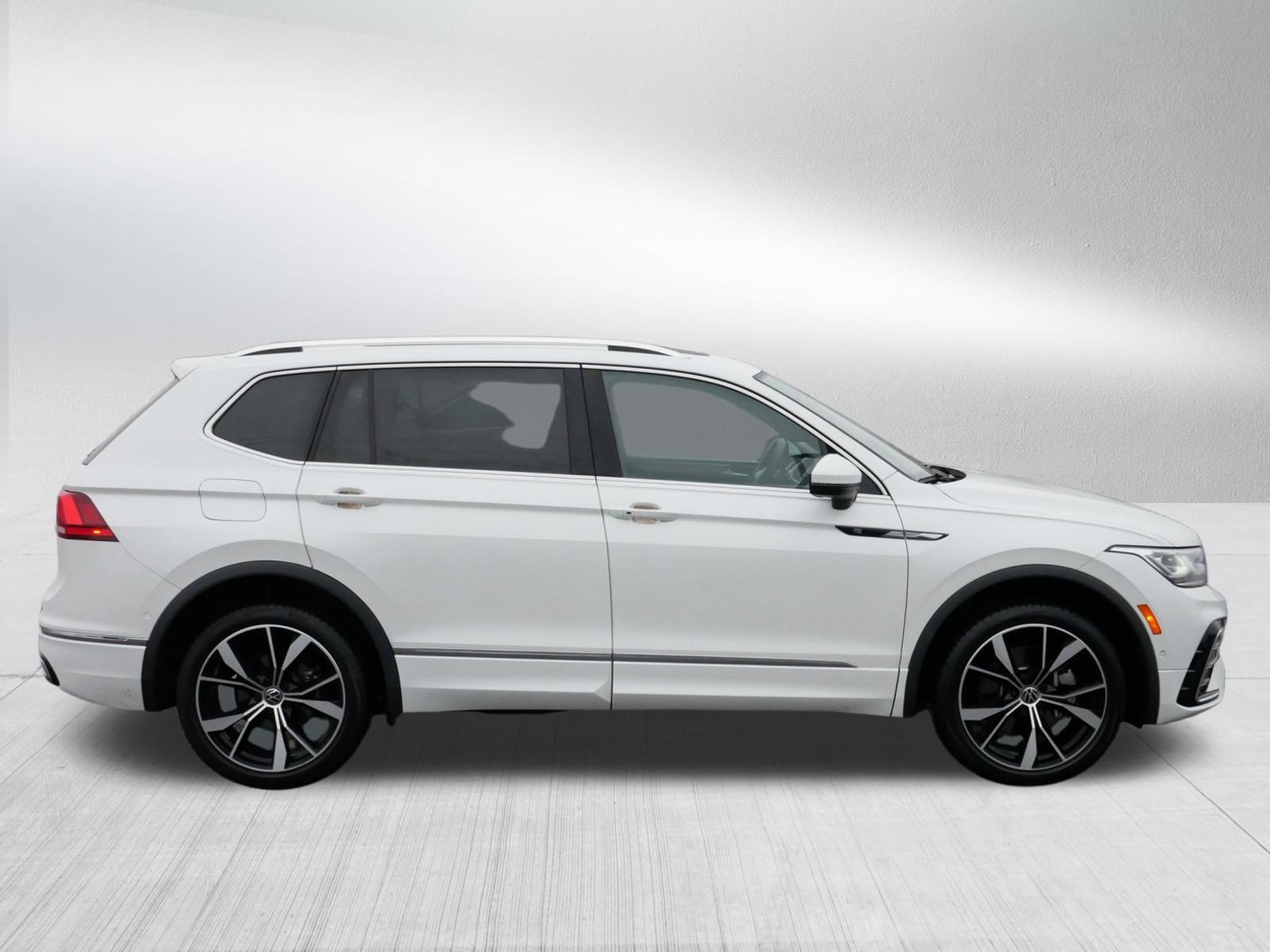Certified 2022 Volkswagen Tiguan SEL R-Line image 8