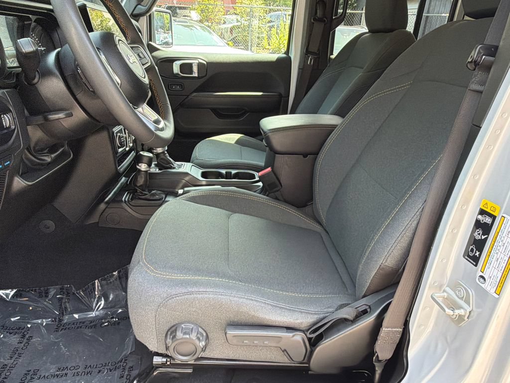 Used 2024 Jeep Wrangler Unlimited Sahara AWD/4WD image 19